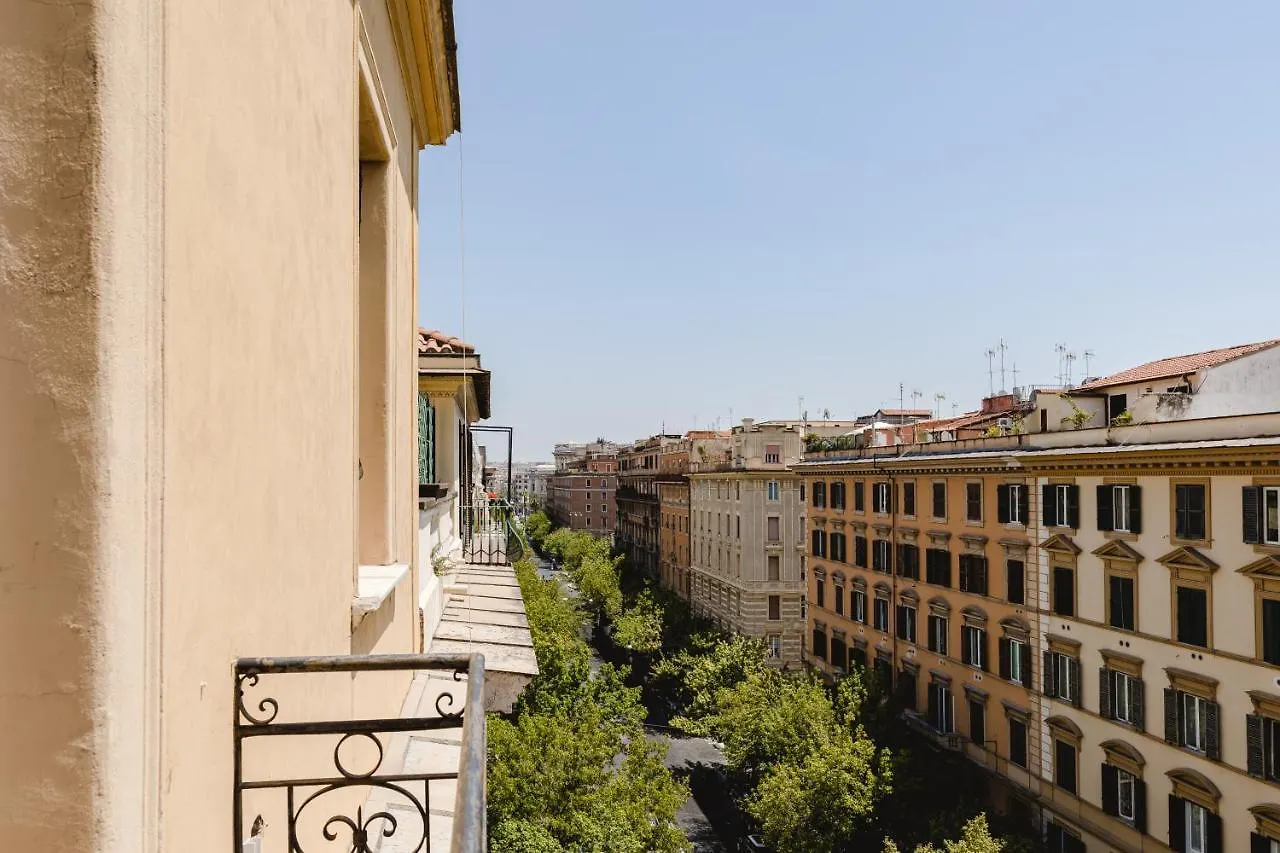 Elegante E Classico Attico Con Terrazzo Privato Vicino Al Vaticano Rome